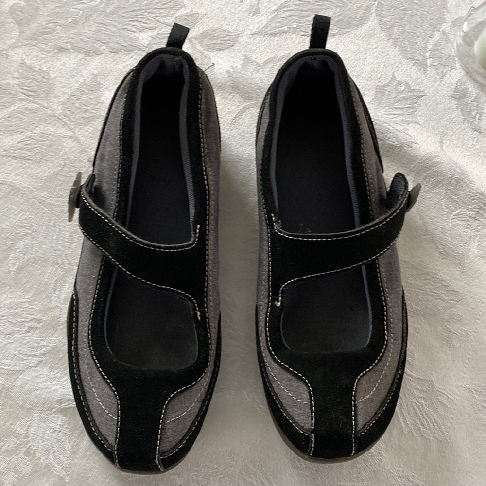 Women Lands’ End Mary Jane shoes size 8.5